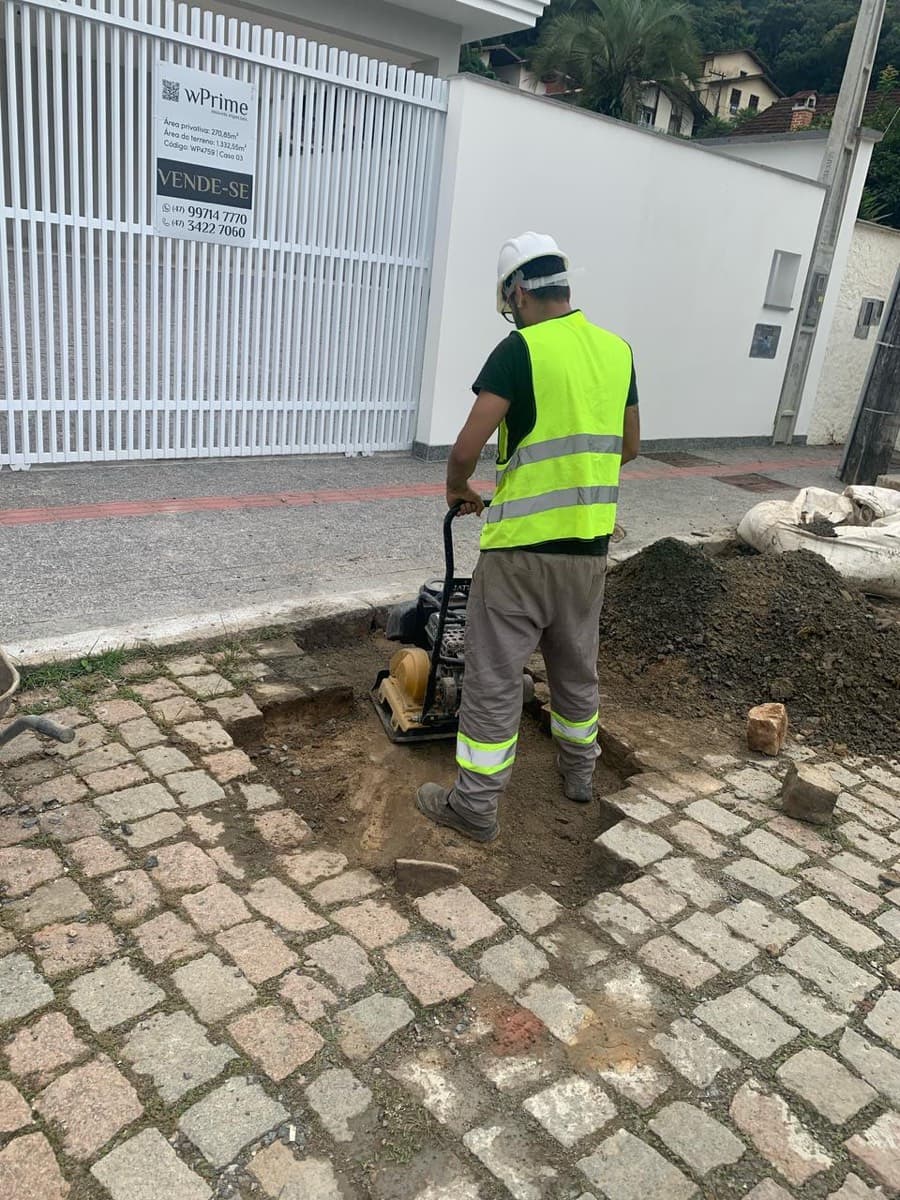 Intervenção em via sobre saneamento
